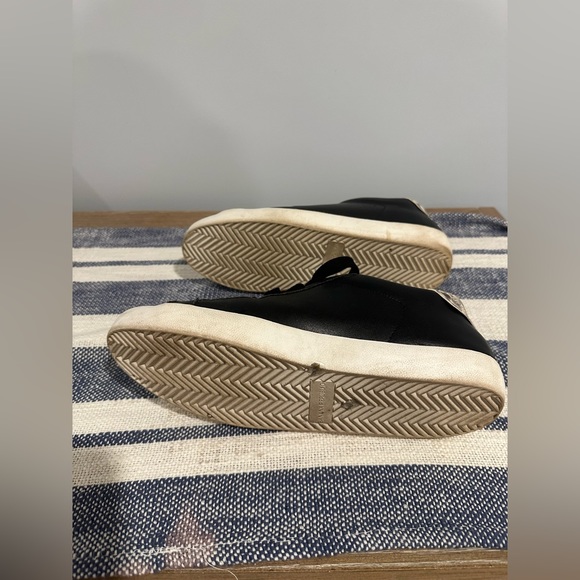 BANANA REPUBLIC - Women’s Essential Leather Sneaker Black/Snake - 7.5 - Picture 4 of 5